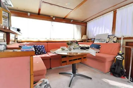 Mykonos Yacht Stay - 2 Private Rooms With Private Toilet&Shower In A Shared Yacht Botel *